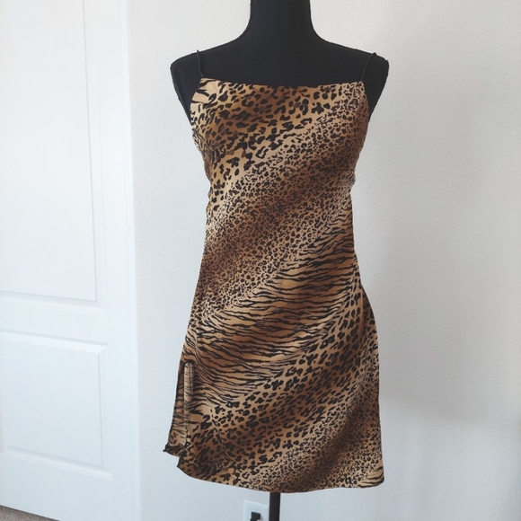 Byer Too! Dresses & Skirts - Vintage Byer Too Animal Print Side Slit y2k Mini Dress Size Large